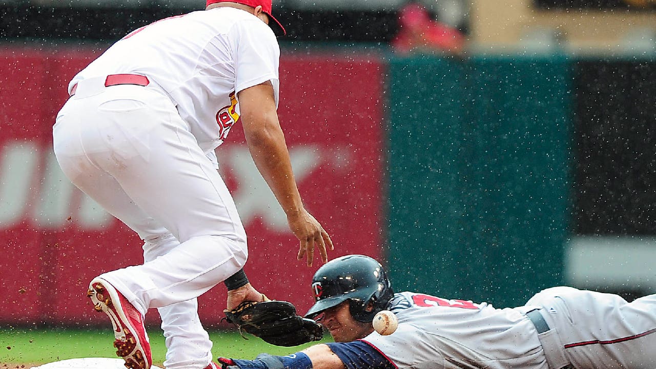 Twins' June swoon continues with narrow afternoon loss